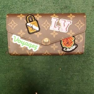 Louis Vuitton wallet with dust cover and box